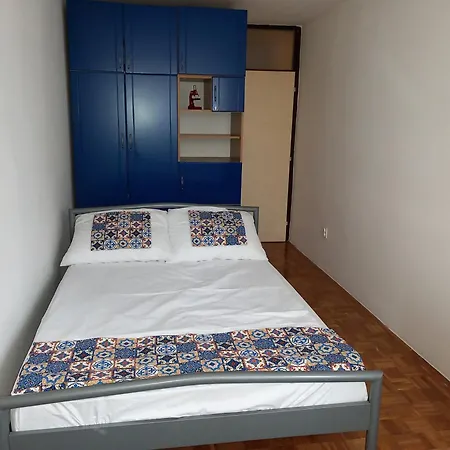 شقة Apartman Dino999 *